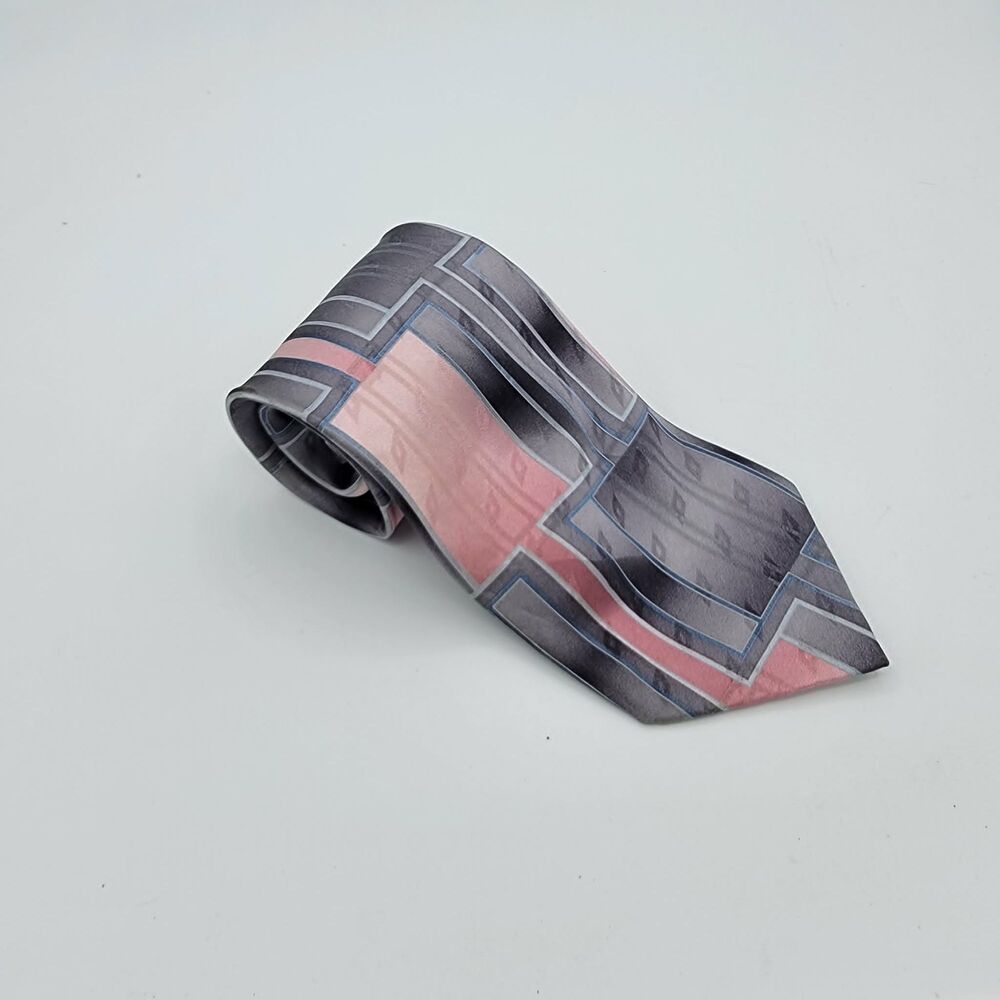 100% Silk Men's pink grey Geometric Pattern Necktie Size 57 x 3.75